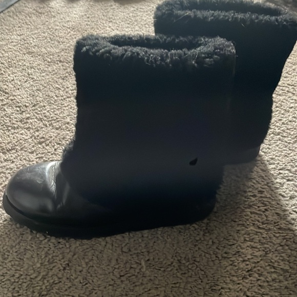 All leather Ugg boots with fur trim top - Picture 3 of 5